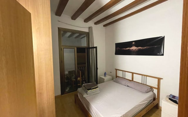 grande appartamento con 1 camera da letto a Gotico con soffitto alto...