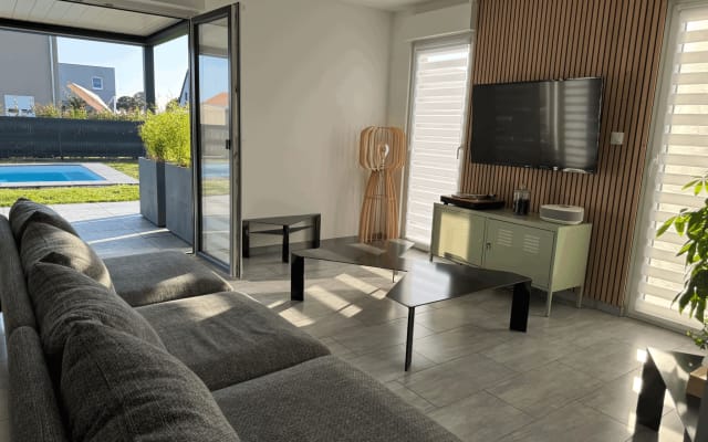 Dormitorio en casa contemporánea