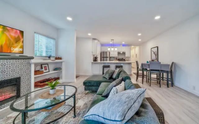 31 dias no mínimo, Casa com 2 quartos em Hollywood com quintal privado 