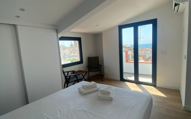 Beautiful penthouse-duplex in the center of Sitges with sea views