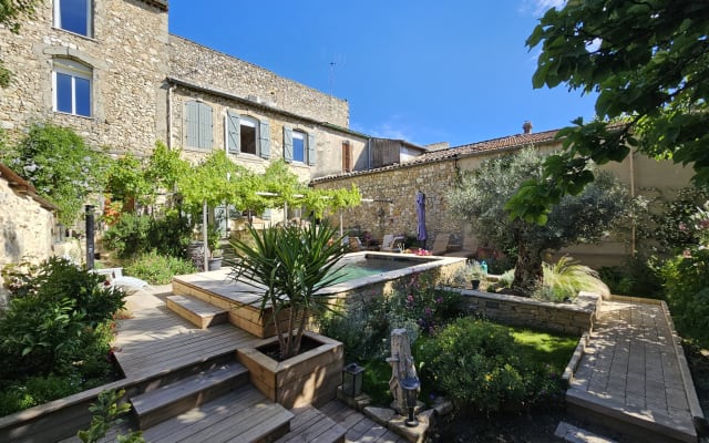 Town house in the heart of Gignac, fully renovated and air-conditioned.