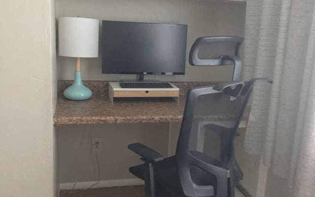 Annonce de David sur misterb&b - Work station in room