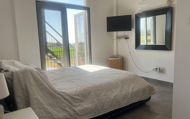 Quarto confortável com vista para o mar em Villa com piscina privada e 