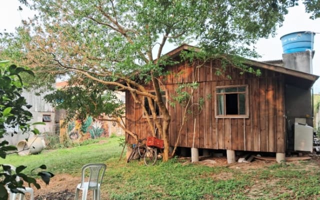 Casa acolhedora, a 15m a pé da praia, perto de bares e perto da...