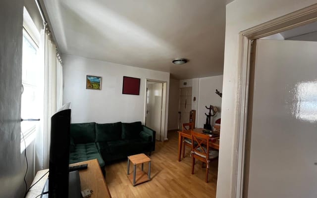 Bel appartement pour trois personnes, très bien situé.