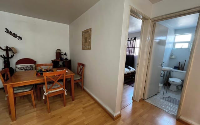 Bel appartement pour trois personnes, très bien situé.