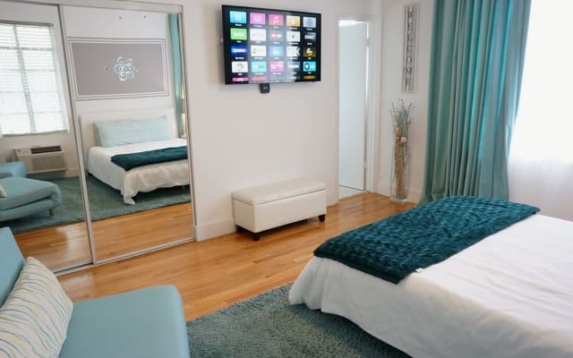 Gorgeous Private Bedroom/Bathroom – South Beach - Picture 3