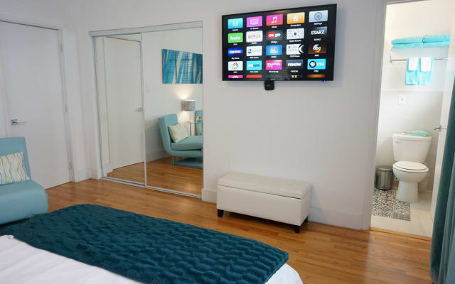 Gorgeous Private Bedroom/Bathroom – South Beach - Picture 8
