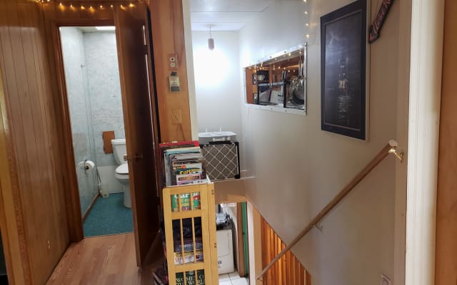 Rotes Zimmer - Erdgeschoss - Inklusive Coliving