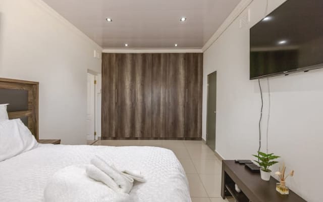 1 bedroom flat, home away from home.  - Picture 4