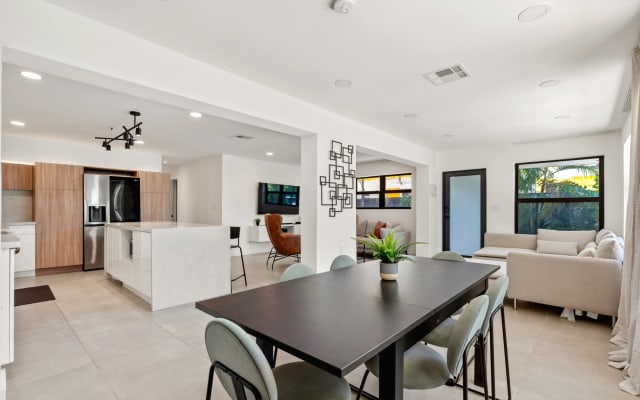 Chic House Close to Pineapple Pt, Downtown and Beaches  - Picture 15