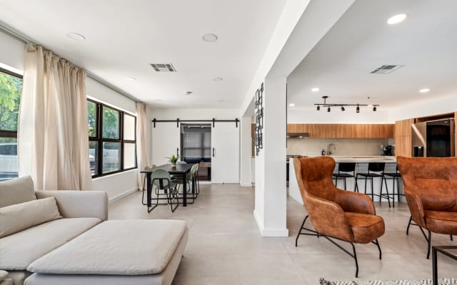 Chic House Close to Pineapple Pt, Downtown and Beaches  - Picture 9