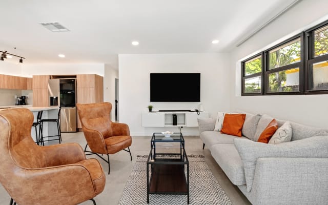 Chic House Close to Pineapple Pt, Downtown and Beaches  - Picture 17