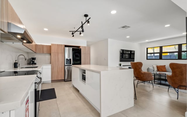 Chic House Close to Pineapple Pt, Downtown and Beaches  - Picture 14