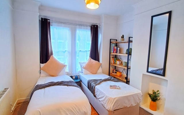 Quirky and Clean 2 Bed Apartment: Elephant & Castle