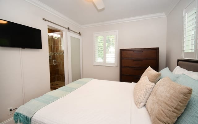 Paradise Palms- Private Heated Pool Walk-able to Wilton Drive - Picture 9