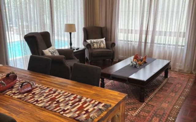 Superior King Suite 100m from Beach - Picture 4