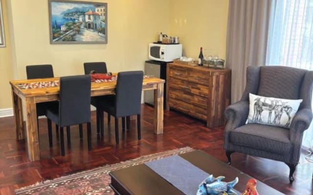 Superior King Suite 100m from Beach - Picture 4