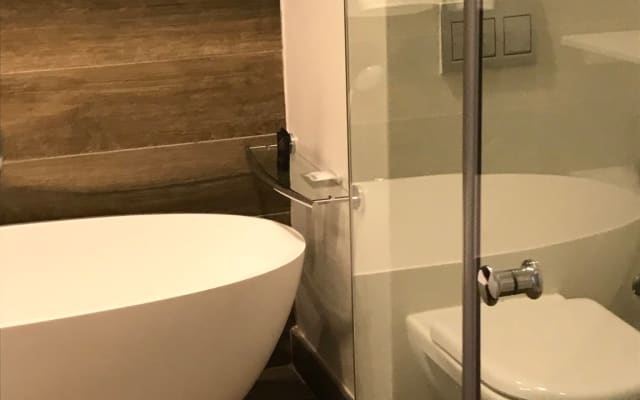 Sunny apartment with views
Free WiFi . Netflix ,
Restaurant