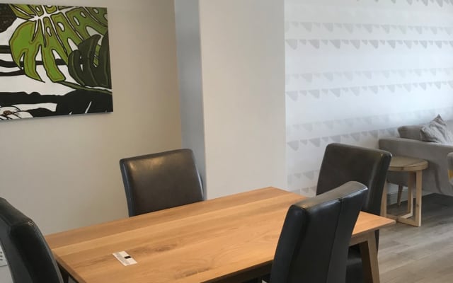 Sunny apartment with views
Free WiFi . Netflix ,
Restaurant