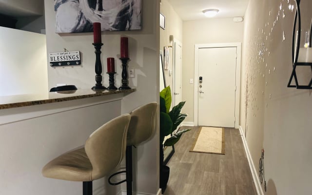 Guest room w private bathroom available right in the heart of Midtown - Picture 9