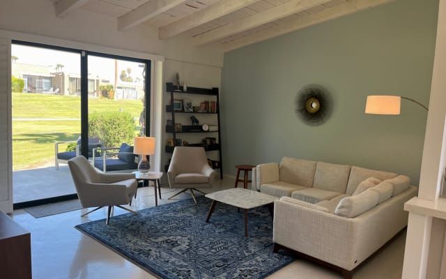 Great condominium right in the middle of the gay mecca of Palm Springs