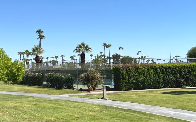 Robert's listing on misterb&b - Tennis and Pickleball Courts