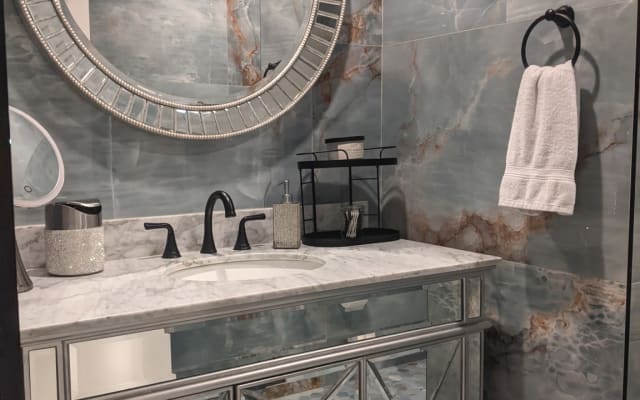 Private Guest House with Jacuzzi & Adult Amenities - Picture 7