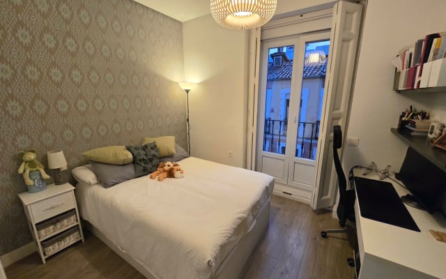 Double room in a classic building of the XIX century in Plaza de...