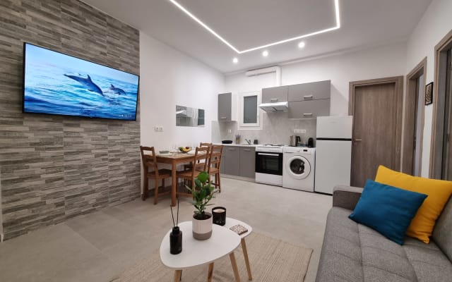 Atenas 62m2 Apartamento para famílias e casais com varanda - tranquilo 