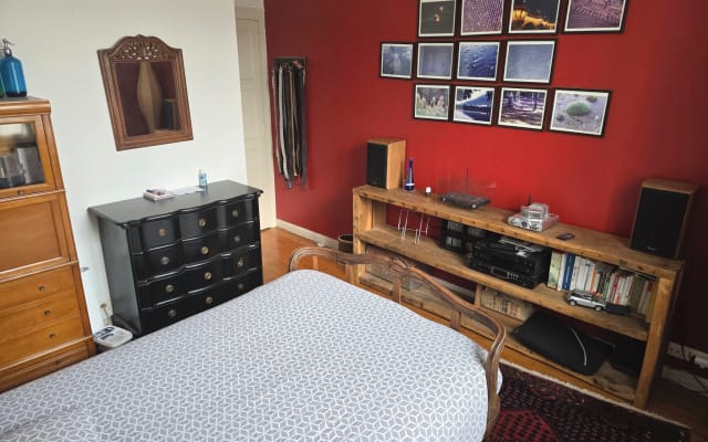 Habitación tranquila en casa con jardín a 350 m al sur de la estación