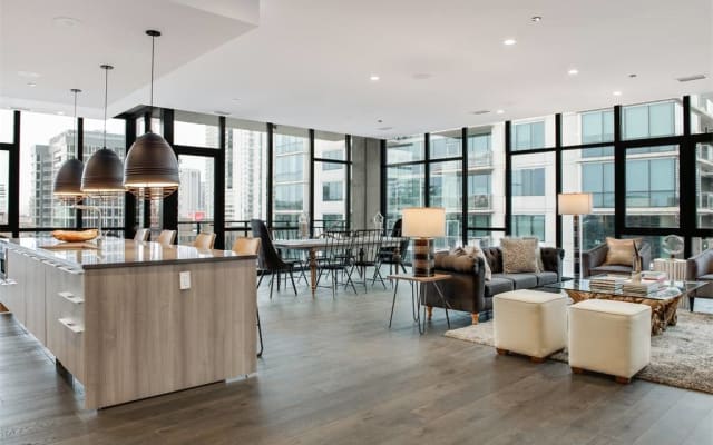 RARELY LUXURY 2 BD DREAM