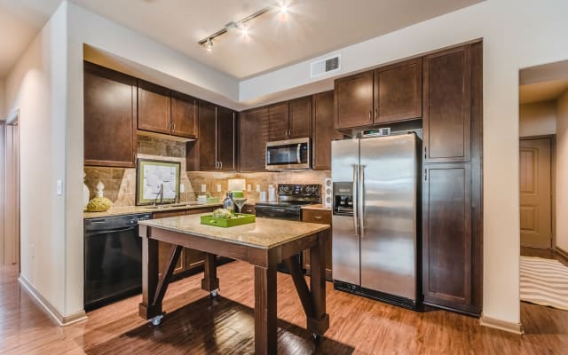 Charming 1-Bedroom Retreat in the Heart of the City - Picture 5