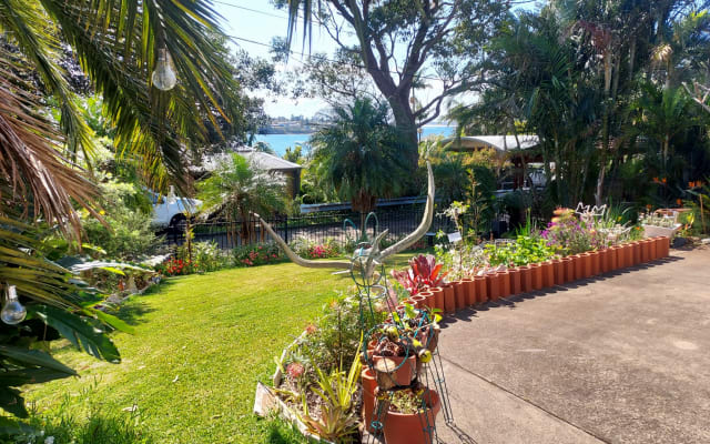 Nolan's listing on misterb&b - Front Garden