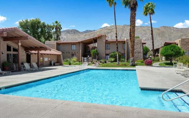 Unique Oasis Like, Palm Springs Centrally Located  Downtown