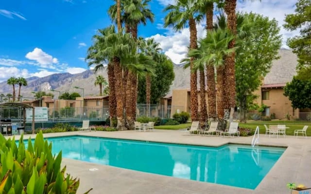 Unique Oasis Like, Palm Springs Centrally Located  Downtown  - Picture 11