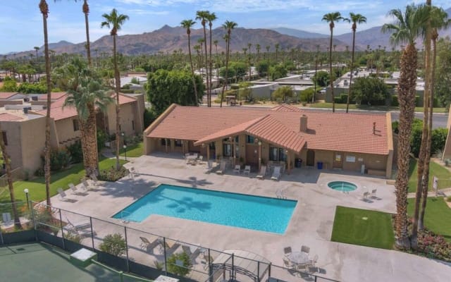 Unique Oasis Like, Palm Springs Centrally Located  Downtown  - Picture 20