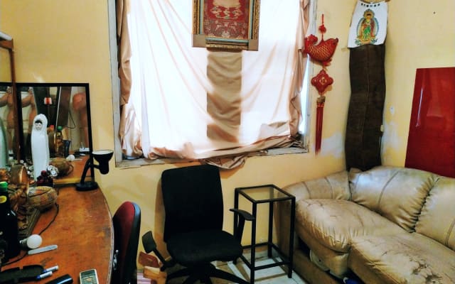 Maison confortable à l'est de Jakarta avec un propriétaire/guide...