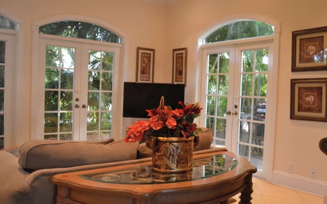 Perfect Key West Location and Comfort - Picture 4