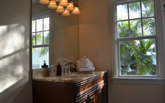 Perfect Key West Location and Comfort - Picture 12