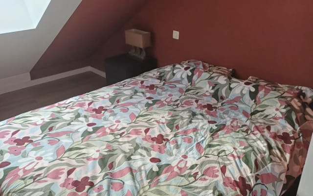Quarto acolhedor no sótão, perto da estação de comboios