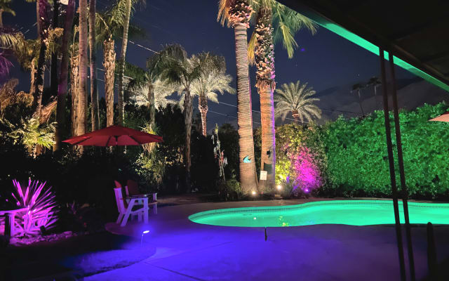 Annonce de Rollie sur misterb&b - Pool/Spa at Night