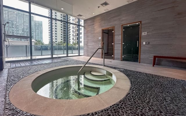 Luxury in the heart of Brickell with amazing views & amenities