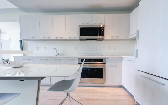 Luxury in the heart of Brickell with amazing views & amenities - Picture 8