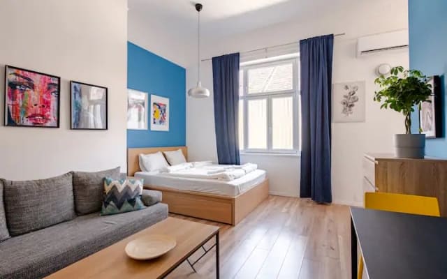 Urban Retreat in the Heart of It All - Picture 8