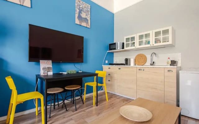 Urban Retreat in the Heart of It All - Picture 10