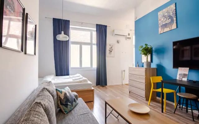 Urban Retreat in the Heart of It All - Picture 11