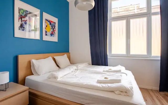 Urban Retreat in the Heart of It All - Picture 12