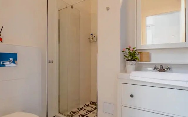 Urban Retreat in the Heart of It All - Picture 16