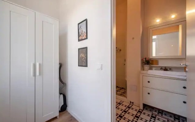 Urban Retreat in the Heart of It All - Picture 17